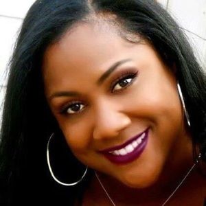 Meet your Posher, Valorie